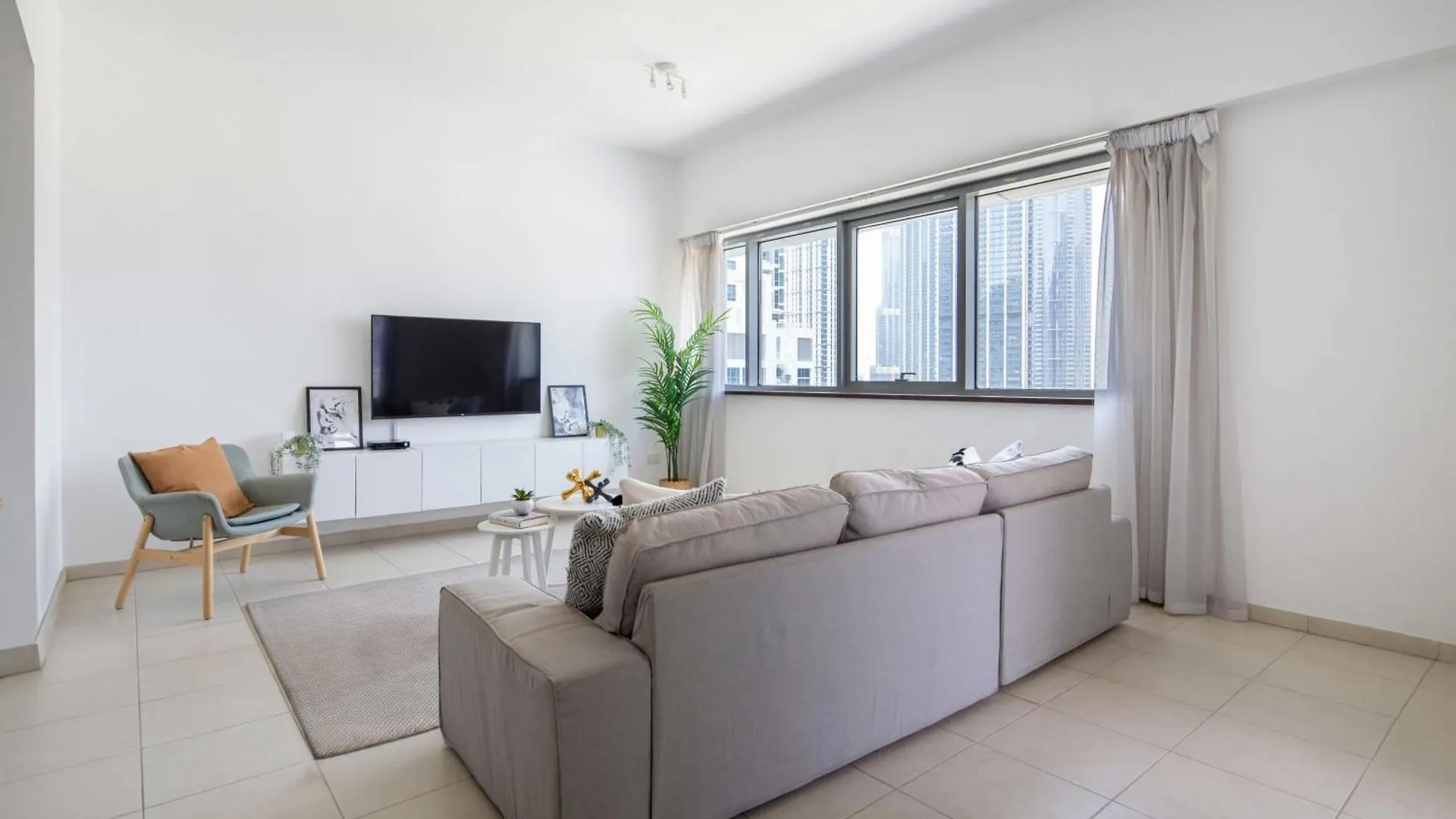 Frank Porter - Executive Tower F Dubai