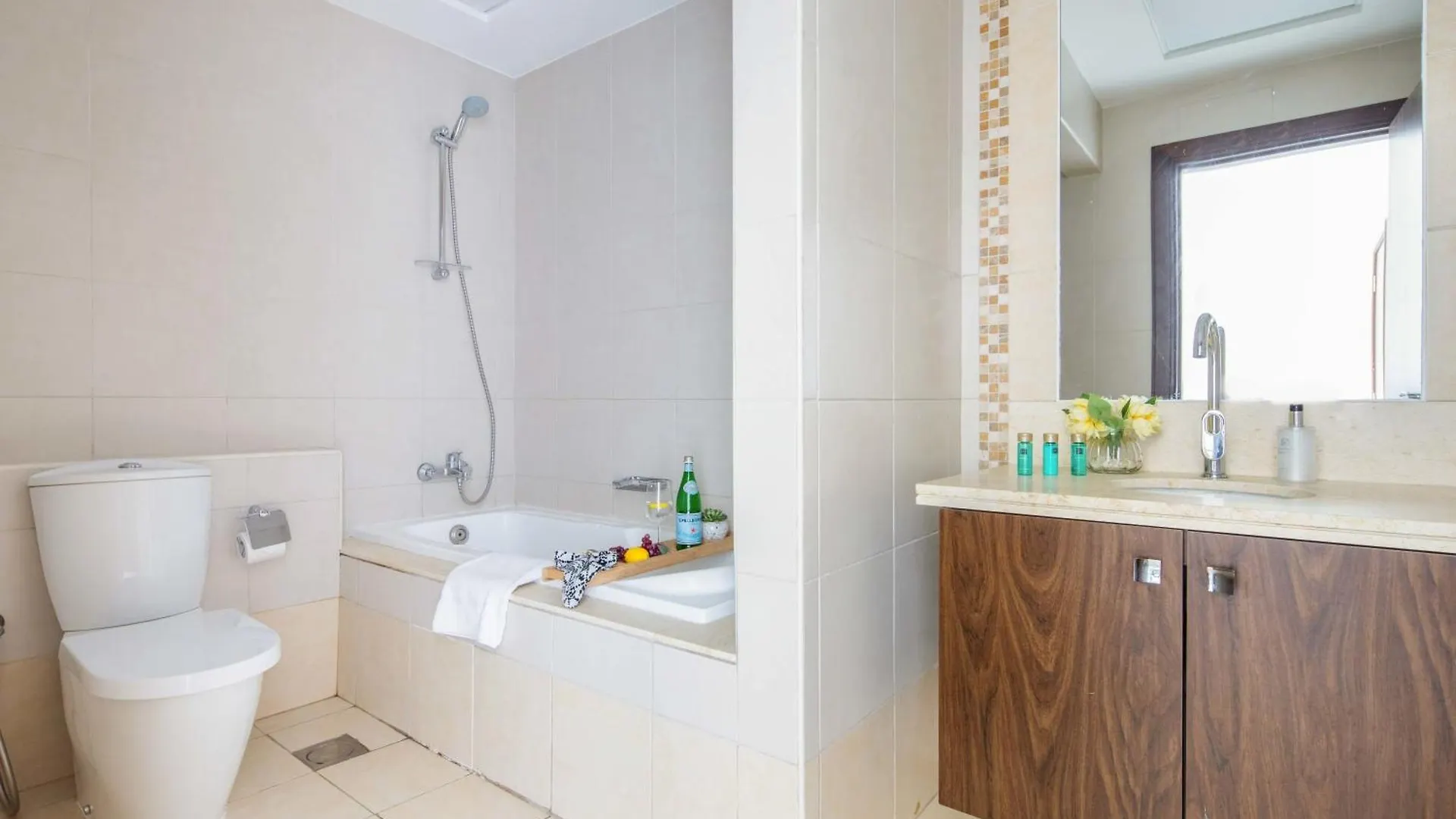 Frank Porter - Executive Tower F Dubai Apartment