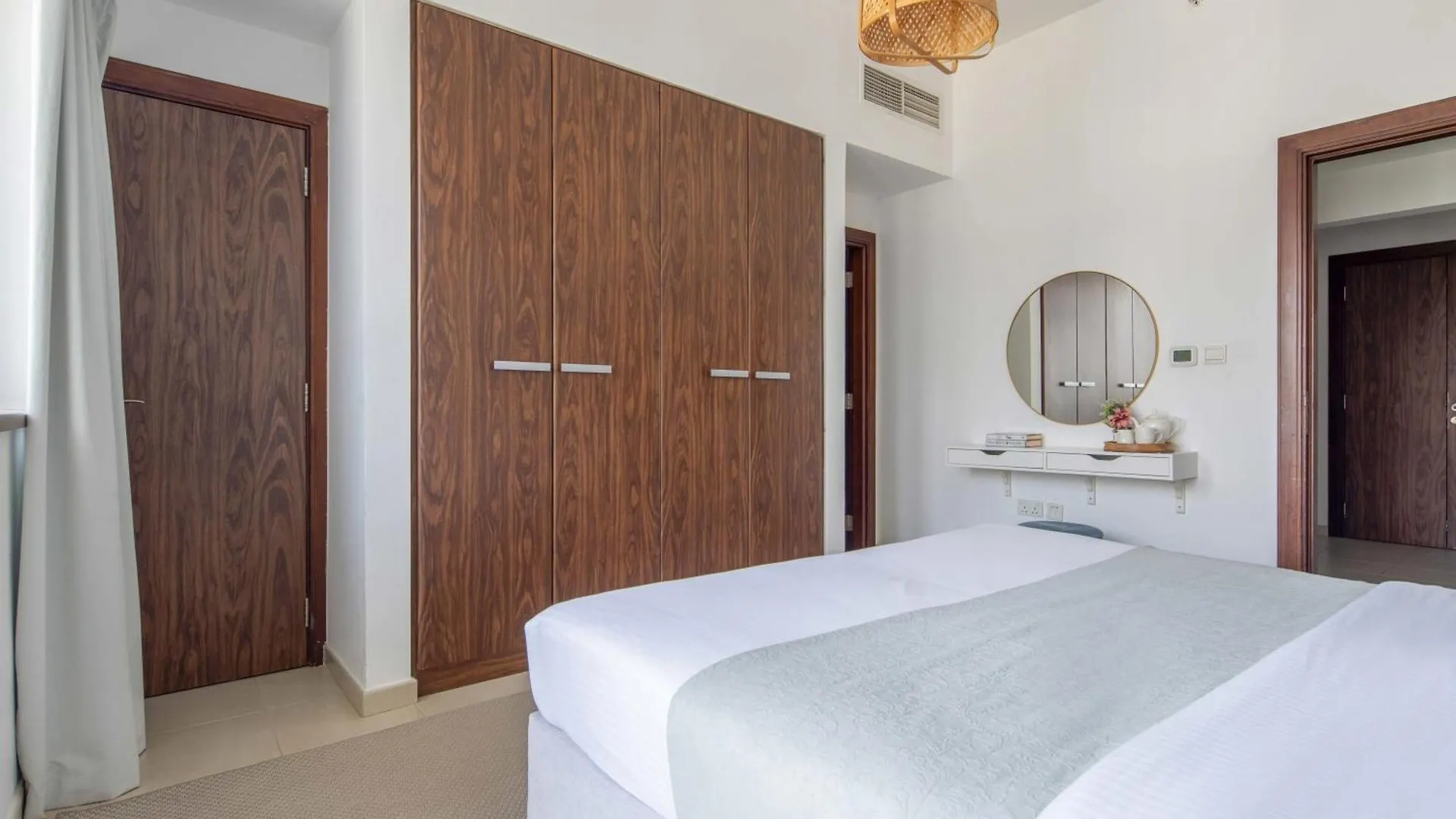 Frank Porter - Executive Tower F Dubai Apartment